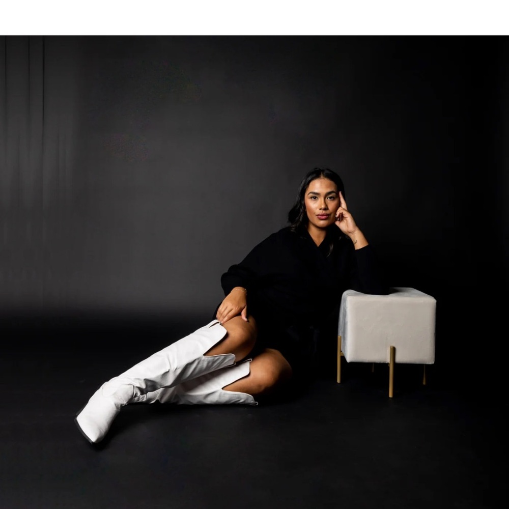 Journee Collection White Heeled Boots - Picture 5 of 10